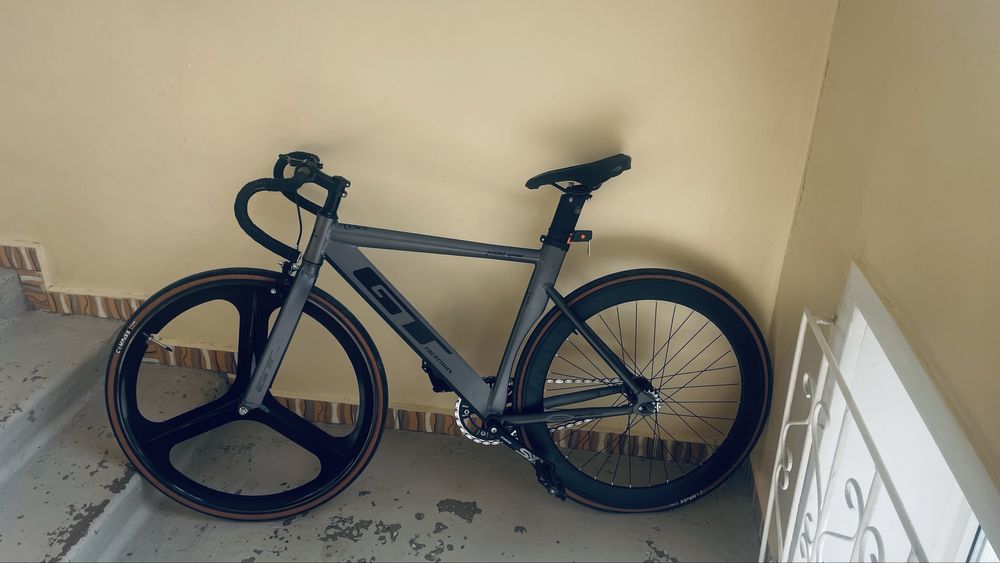 Продам срочна 100тыс  размер м-ка