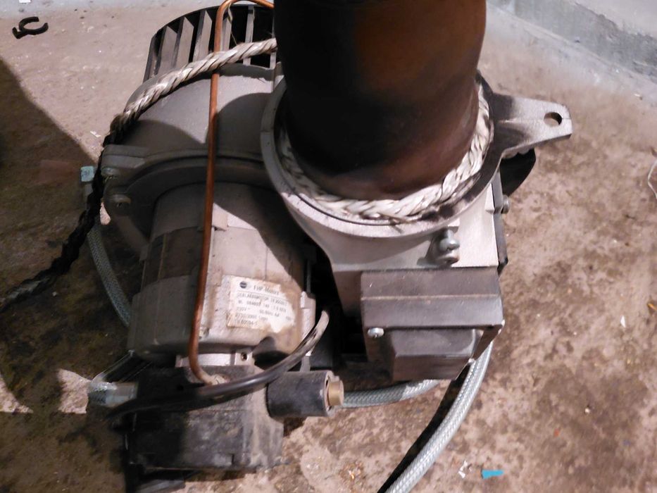 Продавам нафтова горелка Ламборгини. Горелката е използвана малко