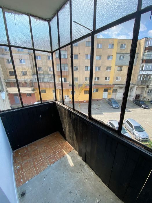 Vând apartament cu 2 camere in Huedin