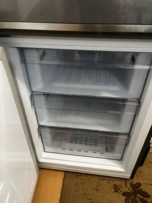 Продавам Хладилник beko