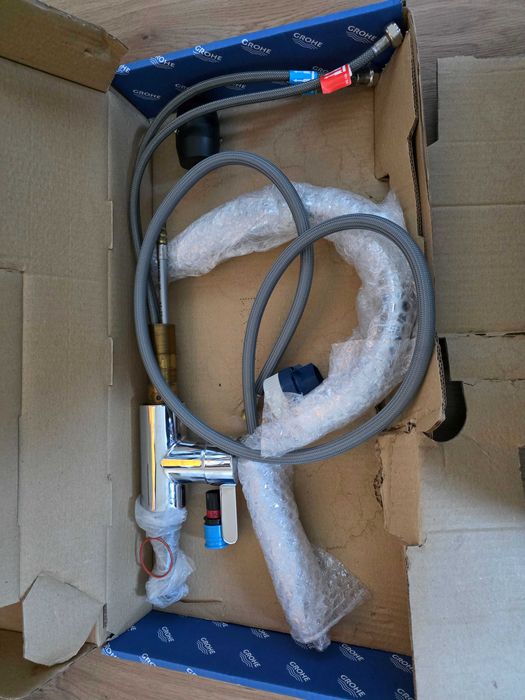 Кухненски смесител Grohe с изтеглящ се душ и ламинарна струя