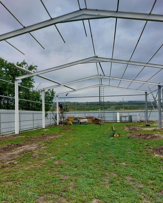 Vând structură metalică 8x25la pret corect din profile cu pane din tea