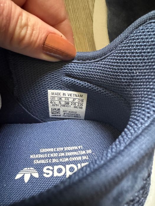 Нови оригинални маратонки Adidas