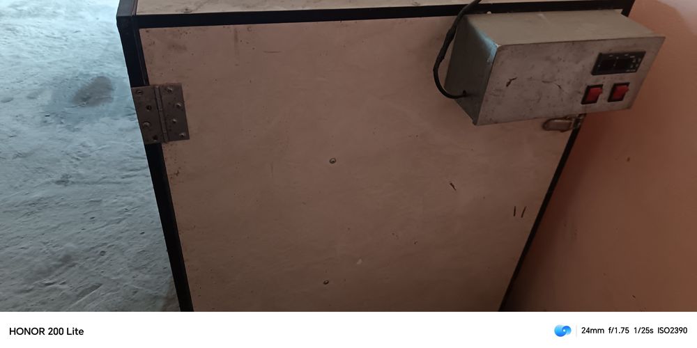 Inkubator sotiladi narxi 1yarim milon kelishiladi 265talik uzi aylantr