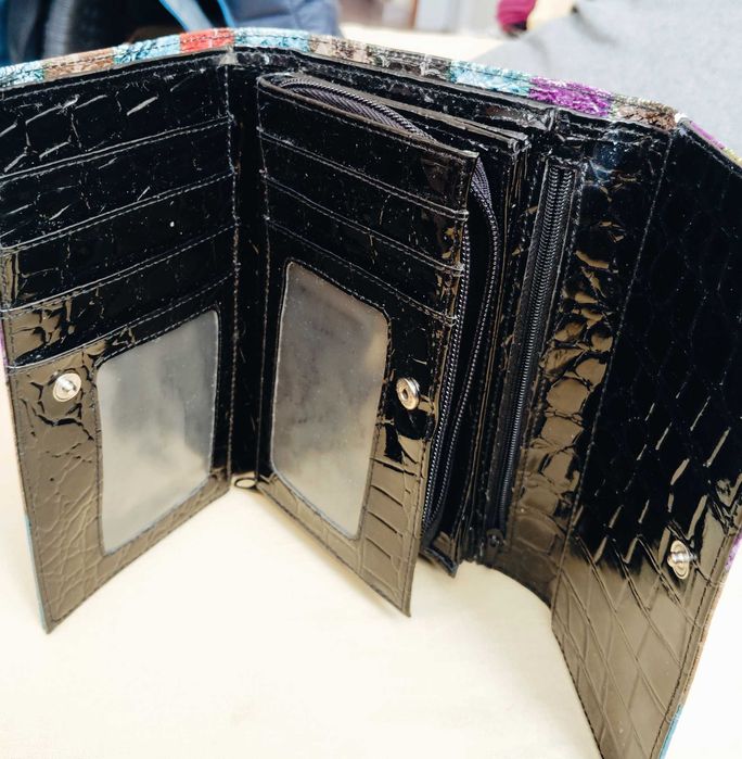 Голямо дамско  портмоне  артезания