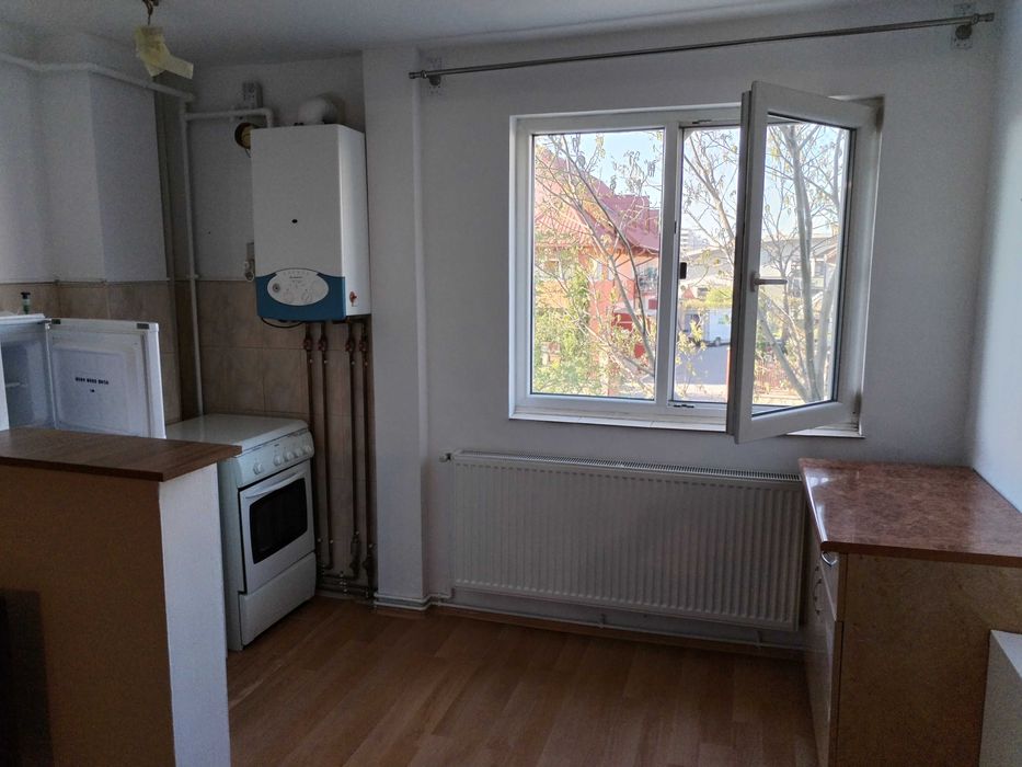 Inchiriez Garsoniera zona Tractorul, aproape de piata