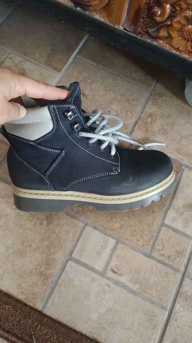 Se vând ghete dama 36