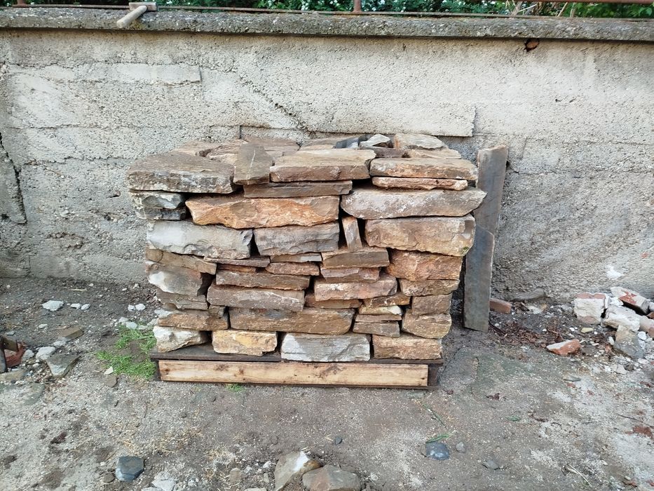 Продавам камъни за зидария