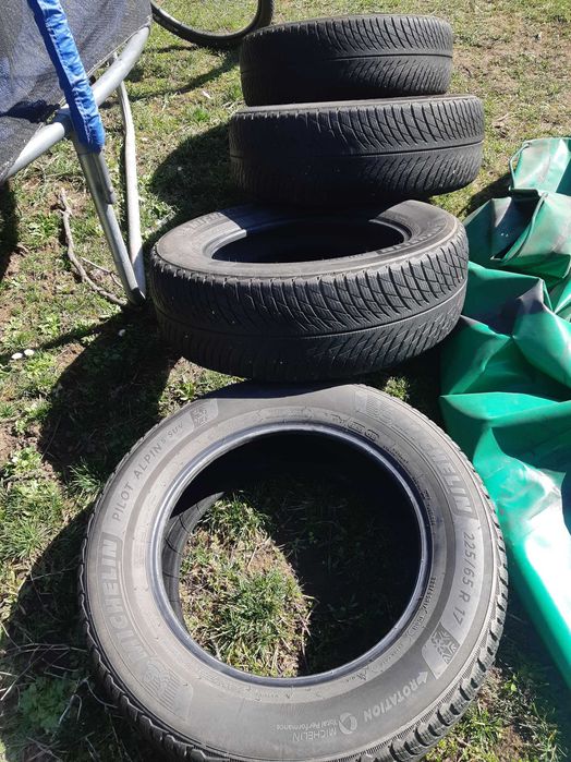 Мишелин 225/65/17 4 броя много добри гуми за 70 евро