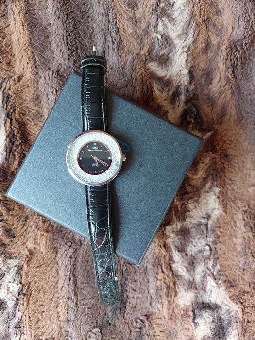 Продам женские часы