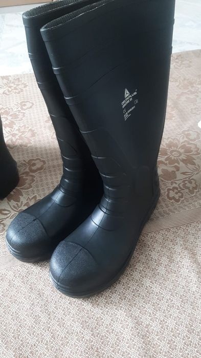 Продаю рабочие сапоги