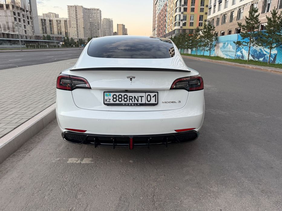 Tesla Model 3 2023 год