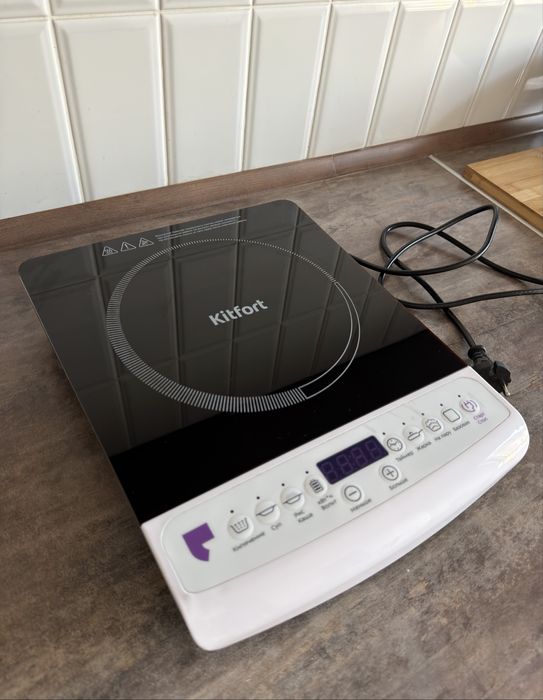 Настольная плита Kitfort КТ-101 белый