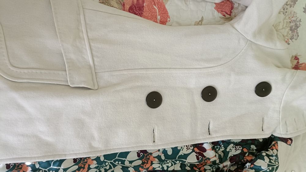 Прекрасно вталено дамско палто цвят шампанско  70 % вълна