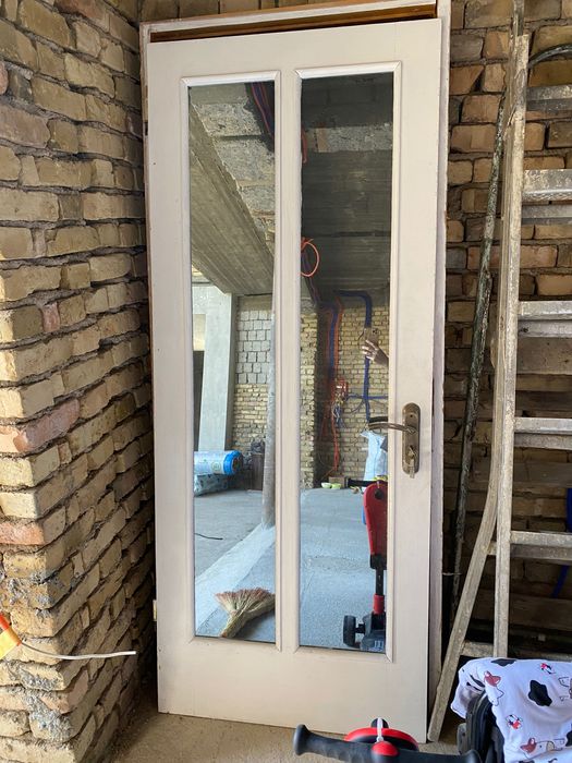 Продается дверь, дерево в хорошем состоянии