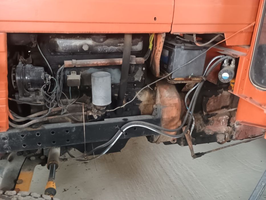 Vând tractor U650
