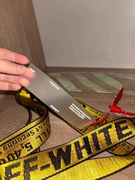 Curea off white yellow