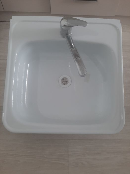 Продам кухонную раковину