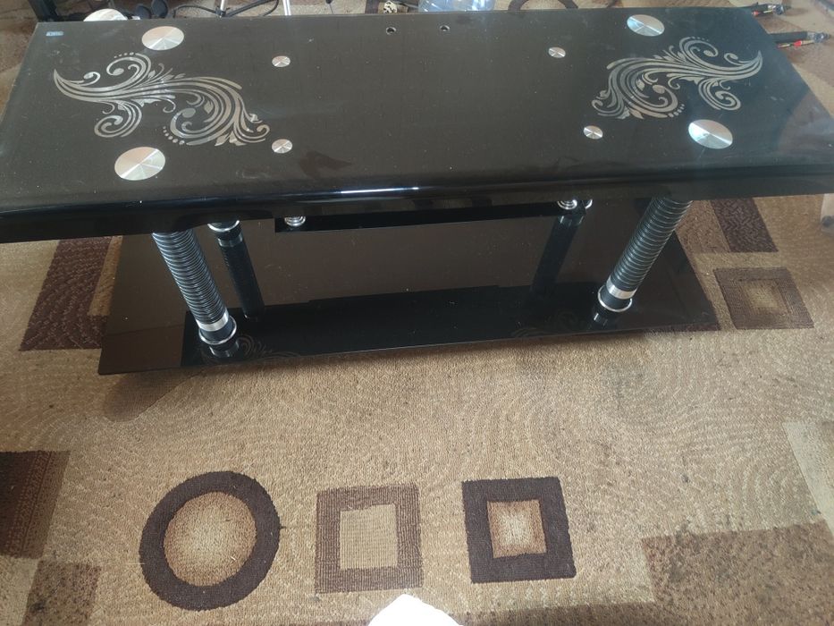 Тумбочка под ТВ стеклянная