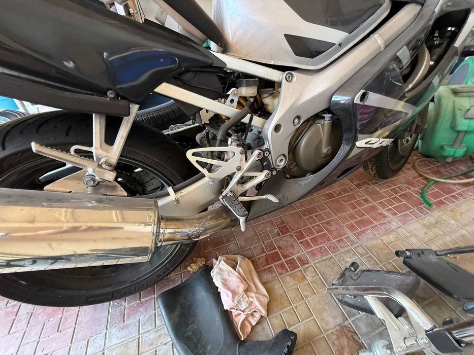 Motocicleta HONDA CBR F4I