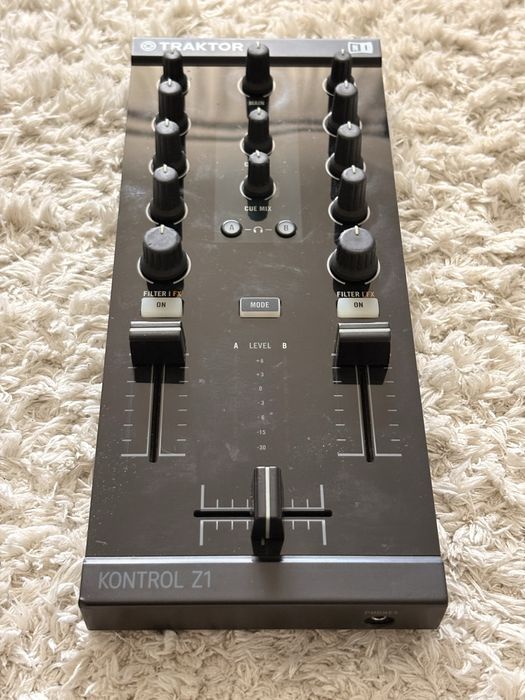 Mixer Controller Native Instruments Traktor Z1