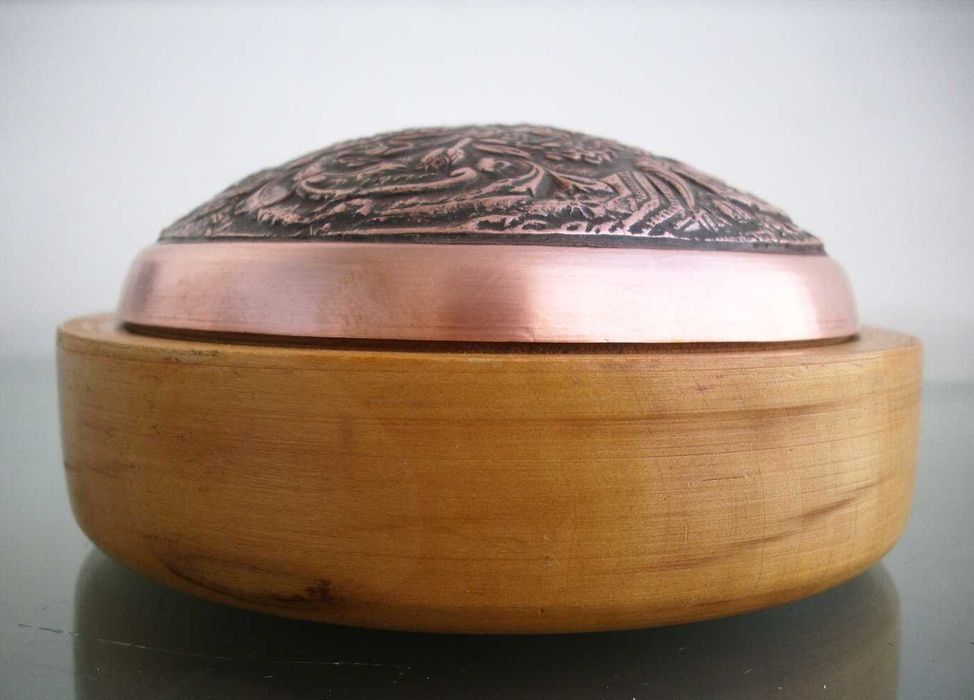 Кутия за бижута с медна пластика