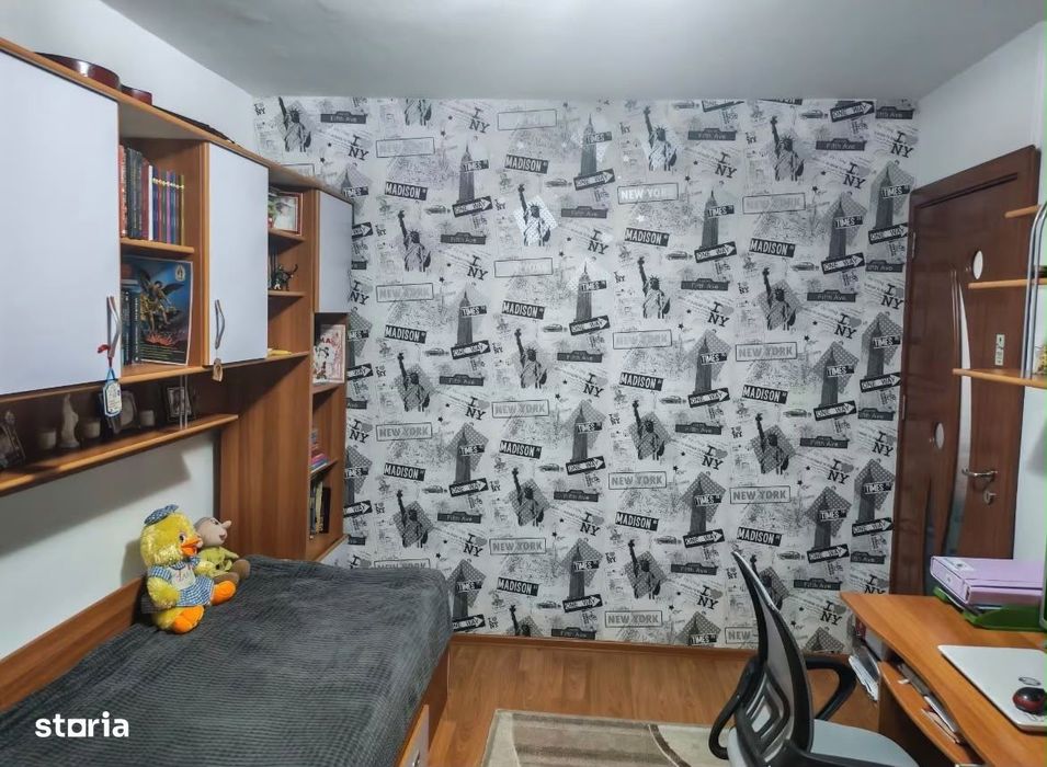 De vanzare apartament cu 2 camere, spatios, cu balcon, zona scolii nr1