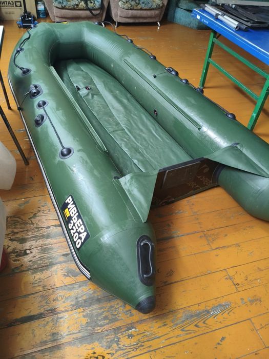 Продам лодку Ривьера 3200