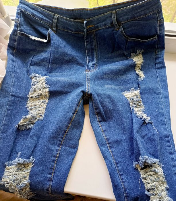 Продам женские джинсы