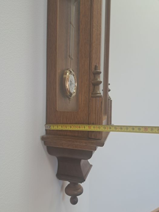 Ceas cu pendul, model deosebit, 650 lei