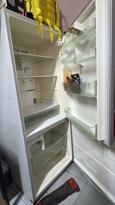 Холодильник большой
