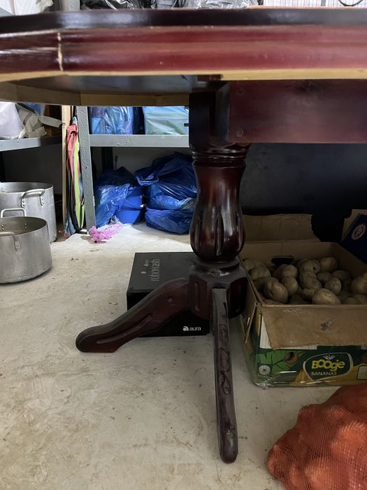 Стол в гостинную