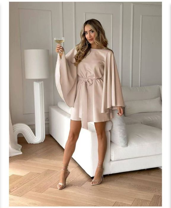 Рокля с дълъг ръкав