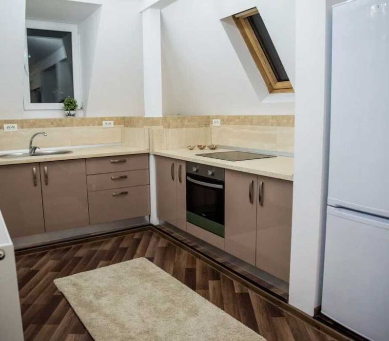 Дава се под наем Четиристаен апартамент в Пловдив, Център - 100 кв.м за 255 € - Снимка #2