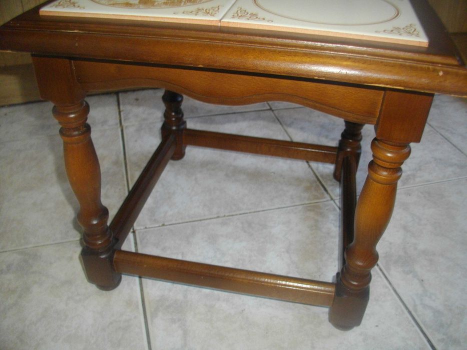 Нидерландска оригинална помощна маса с флорални елементи Дъб Керамика