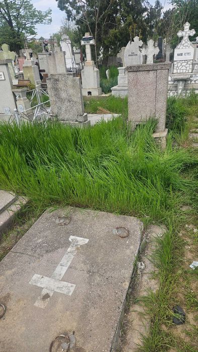 Vand loc de veci cimitir Erernitatea, liber