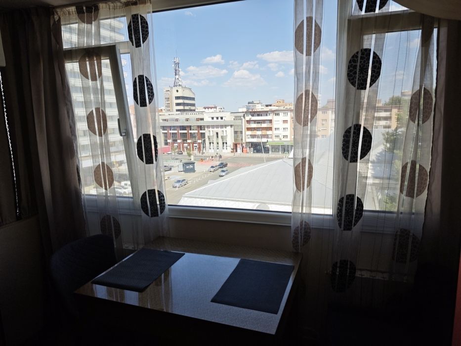Vând apartament centru