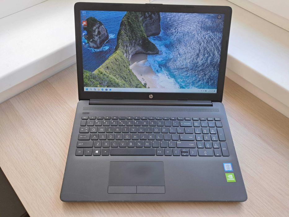 Laptop HP 250 G7 - Intel® Core™ i3-7020U cu Intel® HD Graphics 620, 16GB RAM, 256GB SSD, 15.6", Win11 Pro Licenta