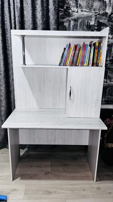 Продается письменный стол