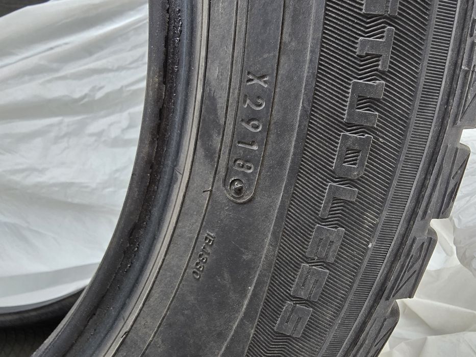 Зимние шины Dunlop 215/60/17.