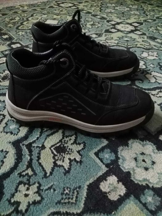 Продам новые демисизонные кросовки.