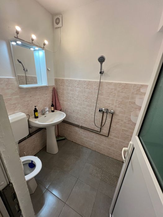 Închiriez garsonieră