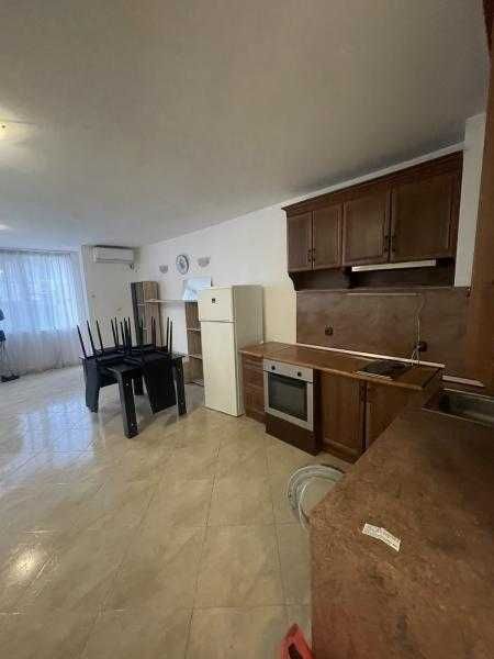 Топъл, светъл и просторен! Двустаен апартамент под наем в Центъра!