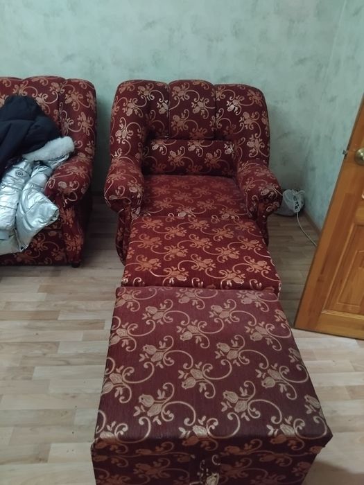 Диван с креслом все растилается