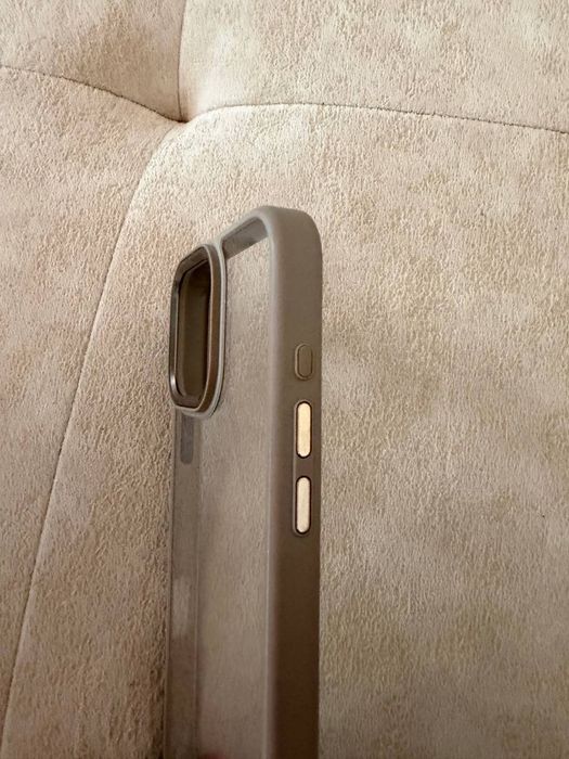 Чехол для iphone 16 pro max gold