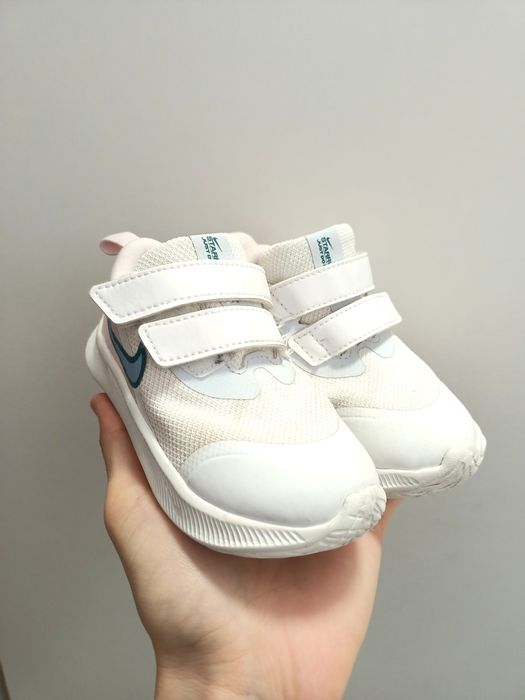 Papuci sport cu velcro pentru fete, Nike Star Runner 3, marimea 22
STA