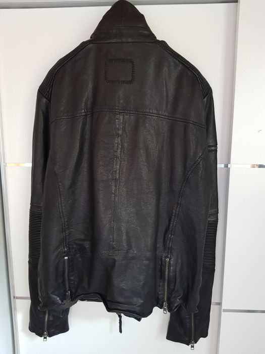 Vand geaca Tigha, marime L. Stare impecabila.