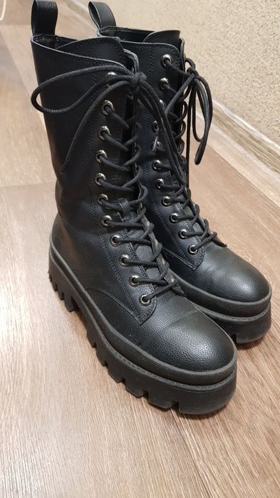 Высокие ботинки фирмы Bershka 38р.