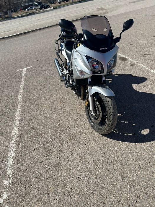 Мотоцикл Honda cbf600