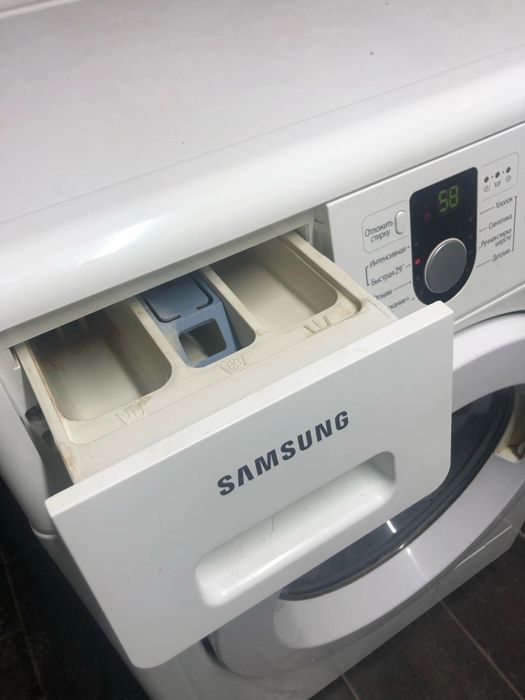 Стиральная машина SAMSUNG - 6 кило белья